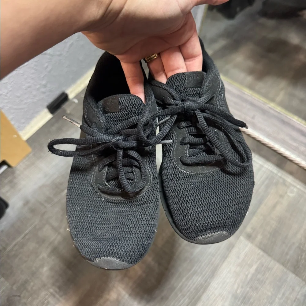 Kids Nike shoes‎